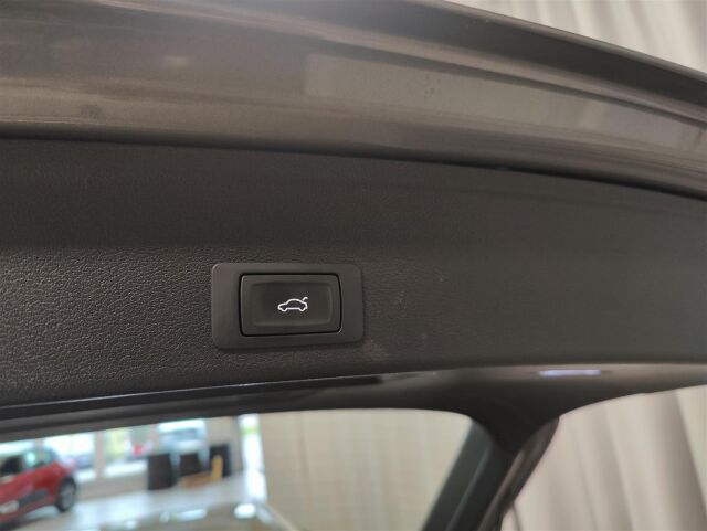 AUDI A4 2022 Avant Business Advanced 40 TFSI 150 kW MHEV quattro S tronic * 1 omistaja / Vetokoukku / ACC / P-kam