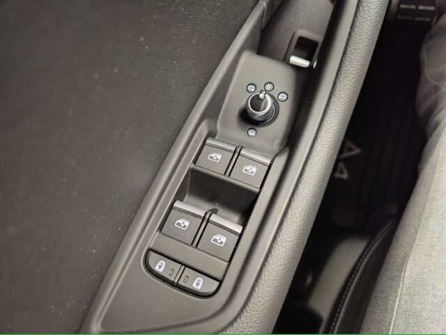 AUDI A4 2022 Avant Business Advanced 40 TFSI 150 kW MHEV quattro S tronic * 1 omistaja / Vetokoukku / ACC / P-kam