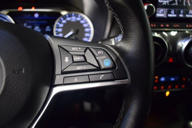 NISSAN Juke 2023 DIG-T 143HP 4AMT Tekna 19" + Navi HEV