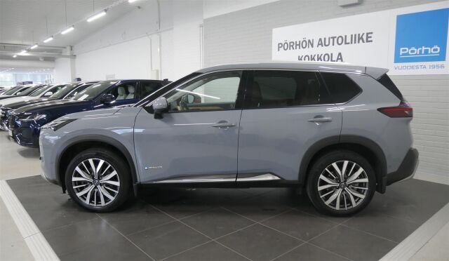 NISSAN X-Trail 2023 e-4orce Tekna 5ST Design pack BOSE