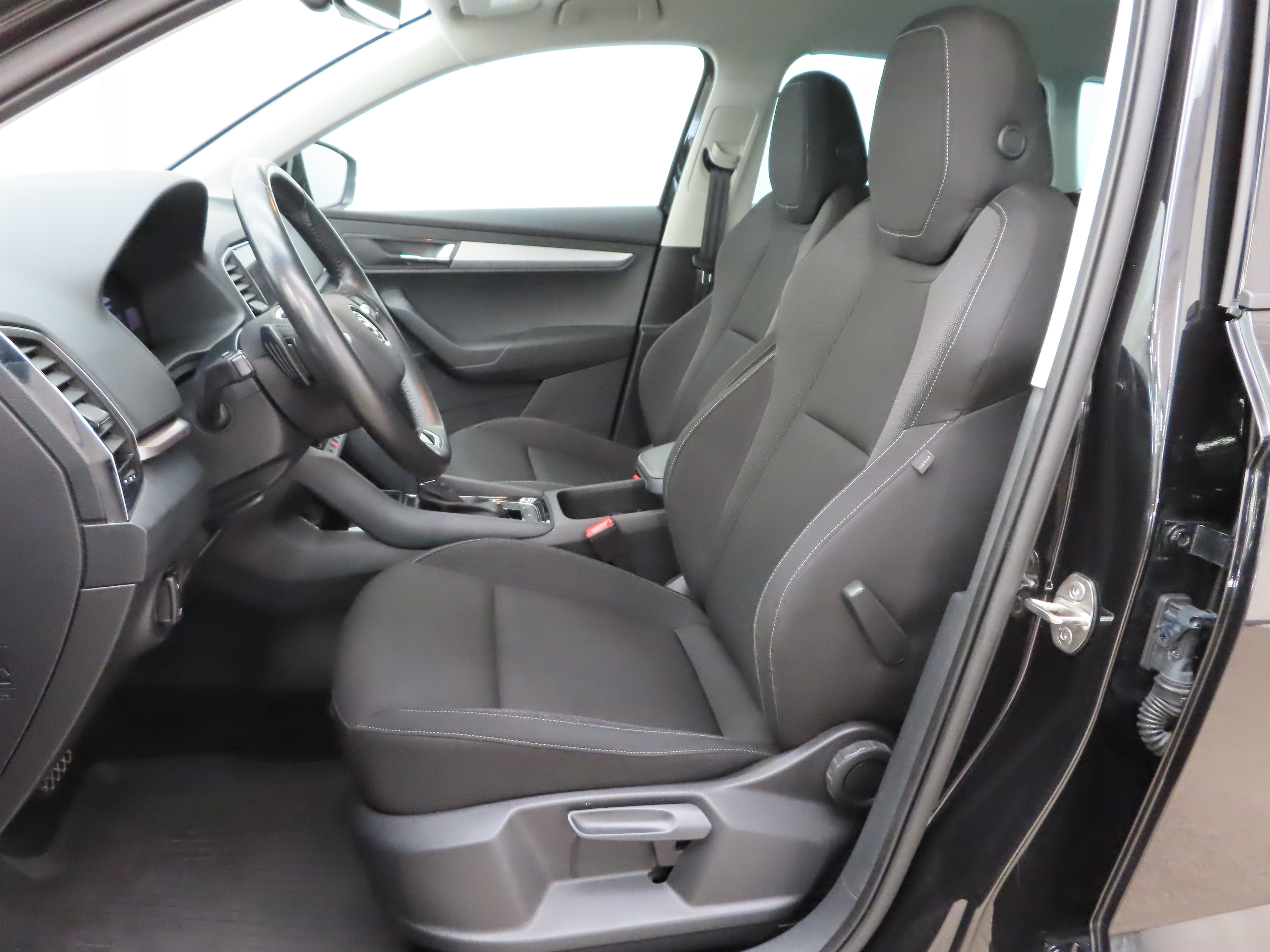 Skoda Karoq 1.5 TSI Ambition DSG Autom. 2023, photo 7/12