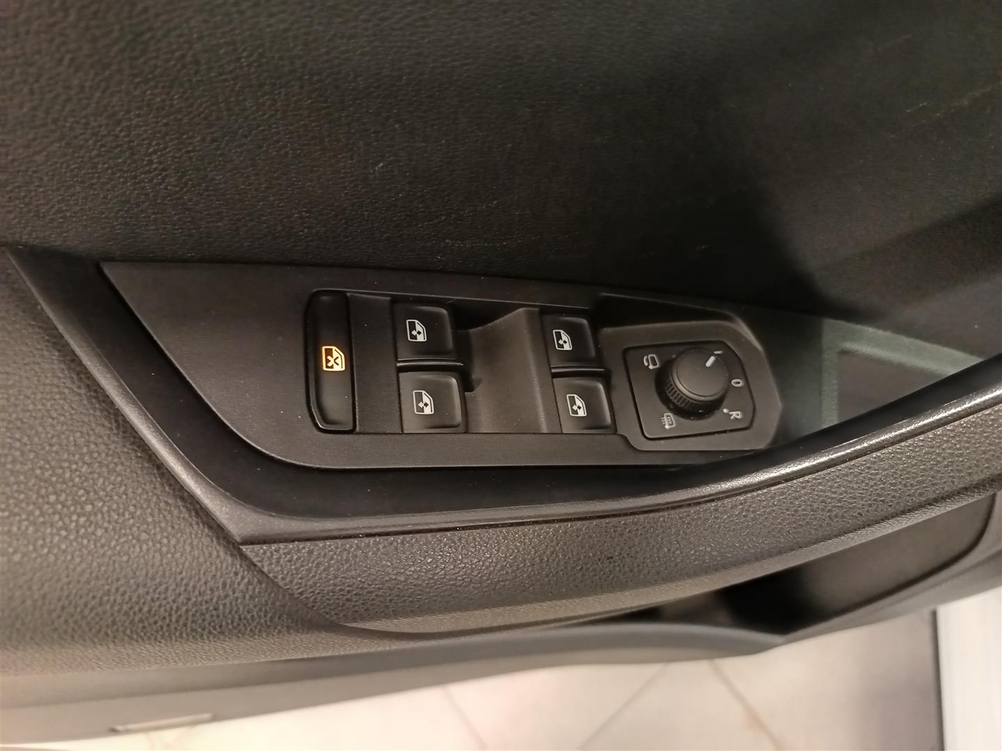 Skoda Karoq 1.5 TSI Ambition DSG Autom. 2023, bild 4/27