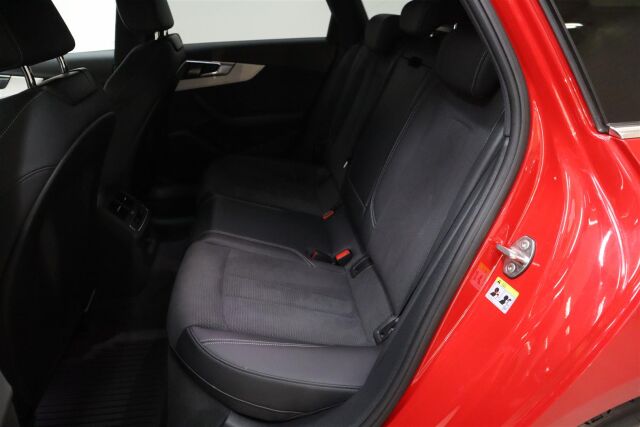 AUDI A4 2024 Avant 40 TFSI MHEV Land of quattro S line