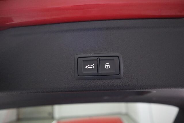 AUDI A4 2024 Avant 40 TFSI MHEV Land of quattro S line