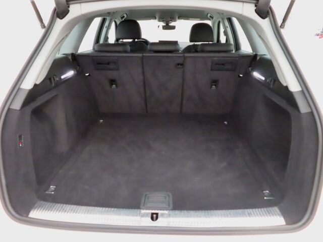 Audi A4 2024 Avant 40 TFSI MHEV Land of quattro Plus