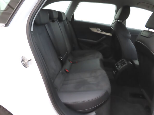 Audi A4 2024 Avant 40 TFSI MHEV Land of quattro Plus