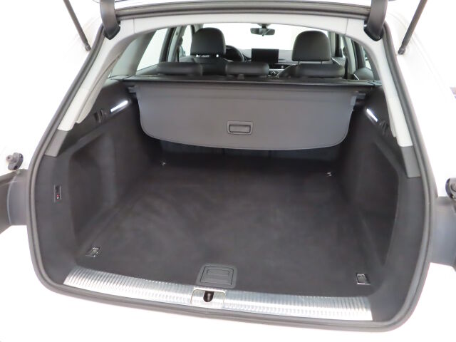 Audi A4 2024 Avant 40 TFSI MHEV Land of quattro Plus