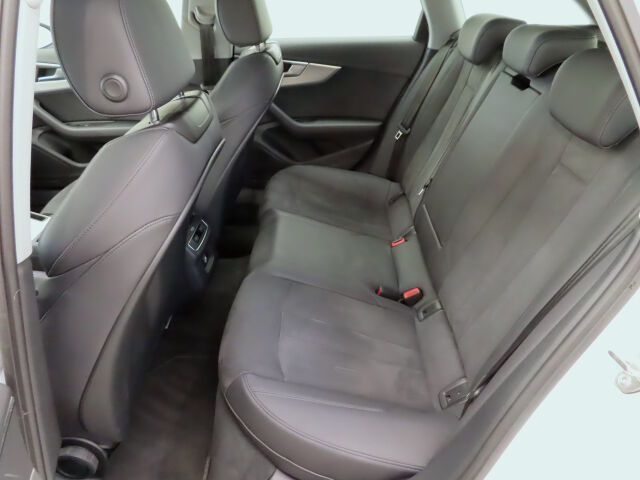 Audi A4 2024 Avant 40 TFSI MHEV Land of quattro Plus