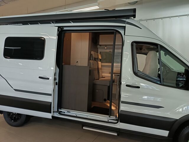 LMC 590 2025 FORD LMC C590 INNOVAN* HUOM!! ALVILLINEN JA AJ. VAIN ALLE 5 TKM JA KUIN UUSI KAIKILLA VARUSTEILLA!!