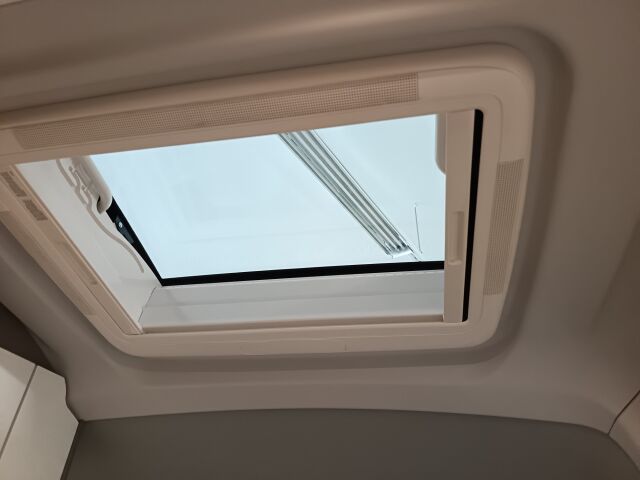 LMC 590 2025 FORD LMC C590 INNOVAN* HUOM!! ALVILLINEN JA AJ. VAIN ALLE 5 TKM JA KUIN UUSI KAIKILLA VARUSTEILLA!!