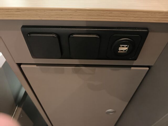 LMC 590 2025 FORD LMC C590 INNOVAN* HUOM!! ALVILLINEN JA AJ. VAIN ALLE 5 TKM JA KUIN UUSI KAIKILLA VARUSTEILLA!!