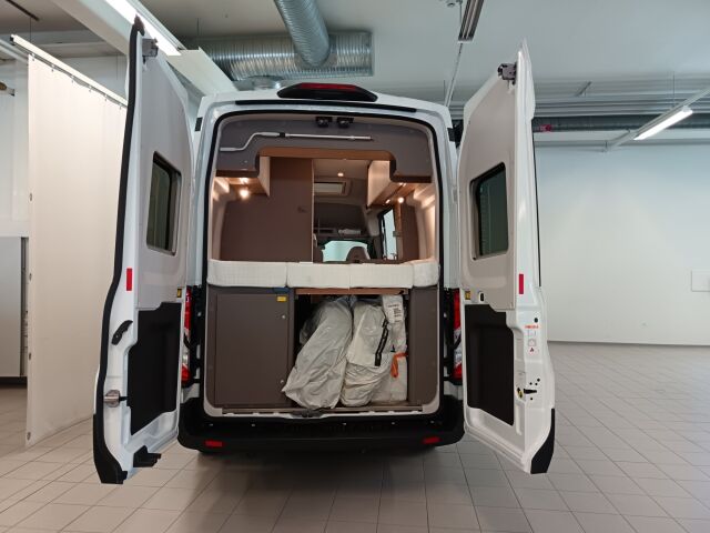 LMC 590 2025 FORD LMC C590 INNOVAN* HUOM!! ALVILLINEN JA AJ. VAIN ALLE 5 TKM JA KUIN UUSI KAIKILLA VARUSTEILLA!!