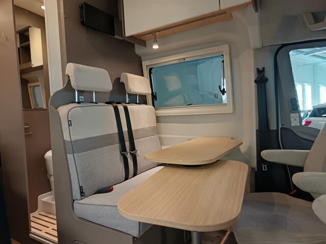 LMC 590 2025 FORD LMC C590 INNOVAN* HUOM!! ALVILLINEN JA AJ. VAIN ALLE 5 TKM JA KUIN UUSI KAIKILLA VARUSTEILLA!!