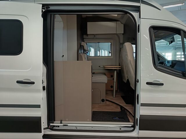 LMC 590 2025 FORD LMC C590 INNOVAN* HUOM!! ALVILLINEN JA AJ. VAIN ALLE 5 TKM JA KUIN UUSI KAIKILLA VARUSTEILLA!!