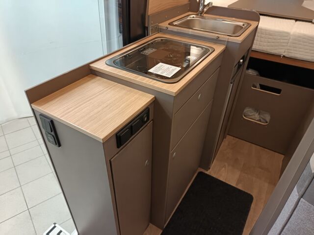 LMC 590 2025 FORD LMC C590 INNOVAN* HUOM!! ALVILLINEN JA AJ. VAIN ALLE 5 TKM JA KUIN UUSI KAIKILLA VARUSTEILLA!!