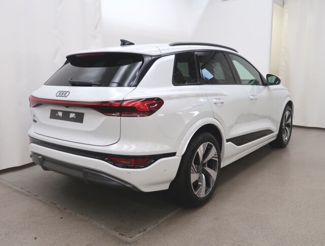 Audi Q6 e-tron 2025 Q6 e-tron quattro 285,00 kW *2x Renkaat*
