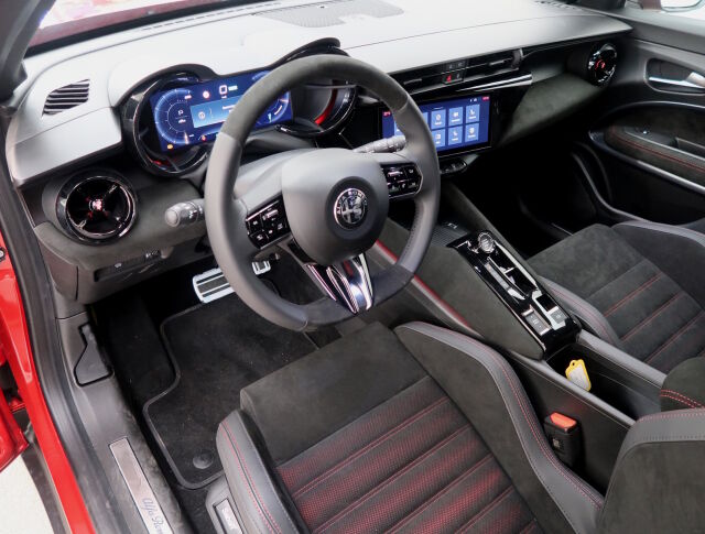 Alfa Romeo Junior 2025 elettrica 280 54 kWh Automaatti Veloce