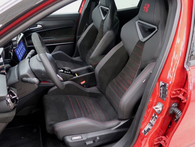 Alfa Romeo Junior 2025 elettrica 280 54 kWh Automaatti Veloce