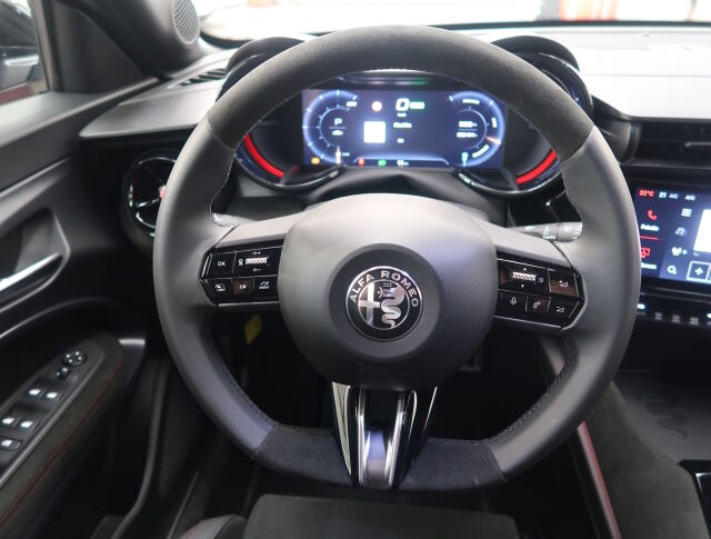 Alfa Romeo Junior 2025 elettrica 280 54 kWh Automaatti Veloce