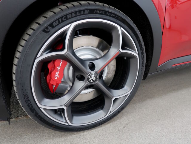Alfa Romeo Junior 2025 elettrica 280 54 kWh Automaatti Veloce
