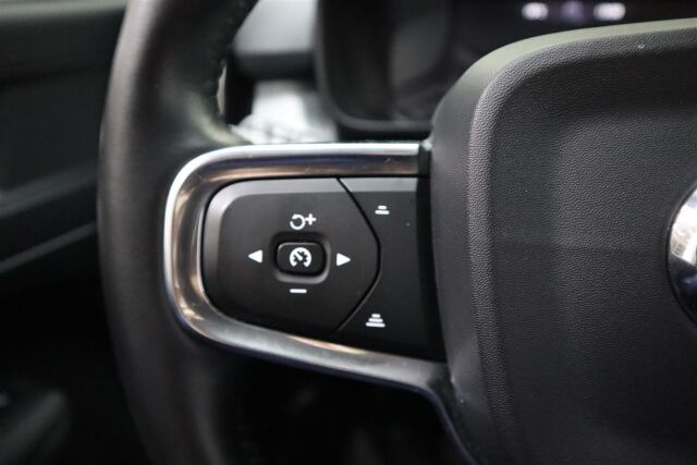 VOLVO XC40 2018 D4 AWD Momentum aut