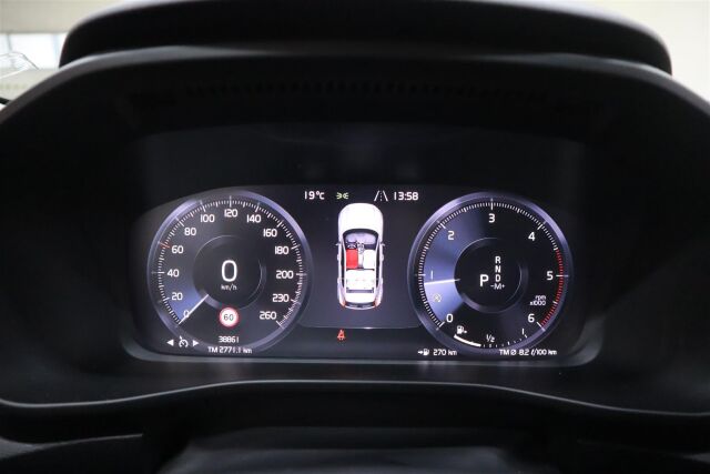 VOLVO XC40 2018 D4 AWD Momentum aut