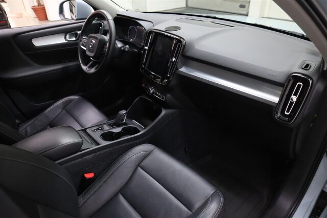 VOLVO XC40 2018 D4 AWD Momentum aut