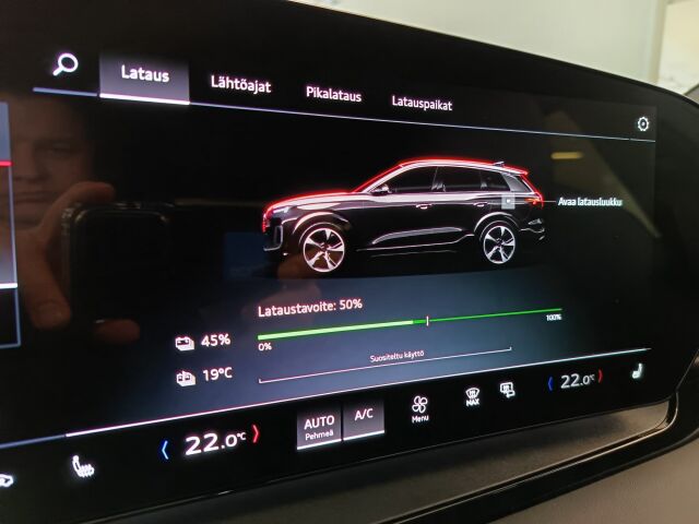 Audi Q6 e-tron 2025 quattro Vorsprung Edition. Takuu 5 vuotta / 100.000 km