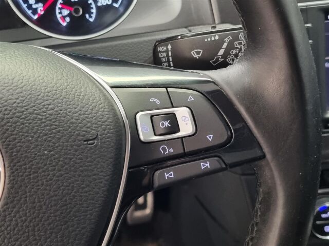 VOLKSWAGEN Golf 2016 Variant Alltrack 1,8 TSI 132 kW (180 hv) 4MOTION DSG-automaatti Winter Edition/ Koukku/ ACC / Webast