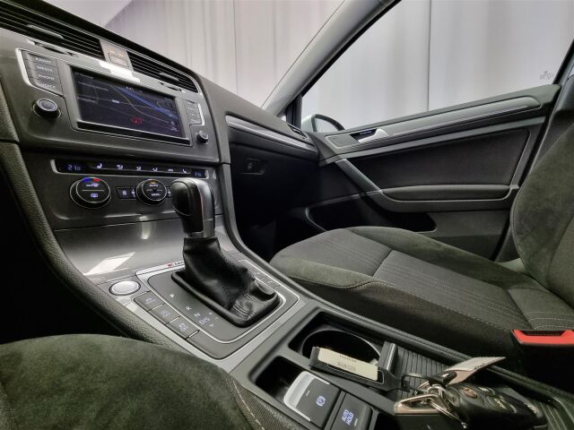 VOLKSWAGEN Golf 2016 Variant Alltrack 1,8 TSI 132 kW (180 hv) 4MOTION DSG-automaatti Winter Edition/ Koukku/ ACC / Webast