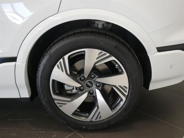 Audi Q6 e-tron 2026 e-tron quattro S line Plus, hinta sis. 2x renkaat aluvanteilla! 5v Takuu!