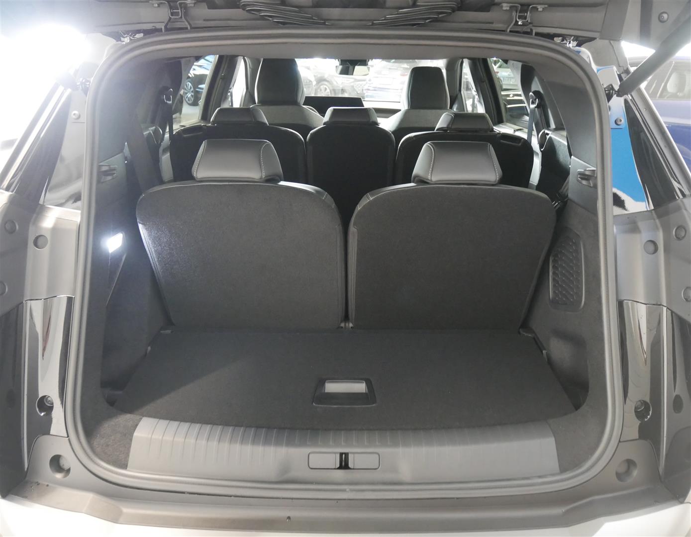 Peugeot 5008 GT Hybrid 145 Automaatti 2026, kuva 4/19