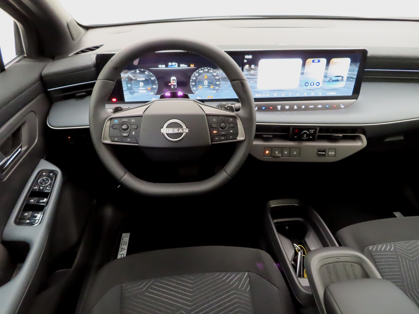 Nissan Leaf 52kWh Engage Plus 2026, photo 6/10