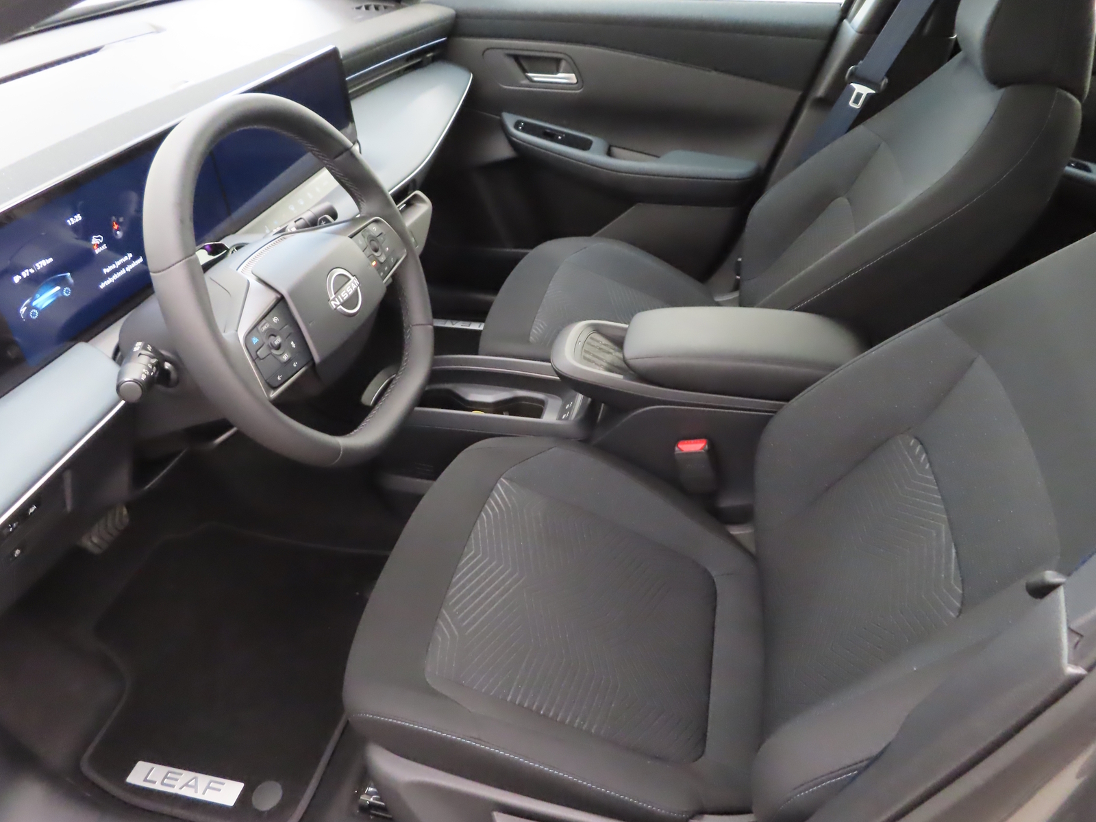 Nissan Leaf 52kWh Engage Plus 2026, photo 7/10