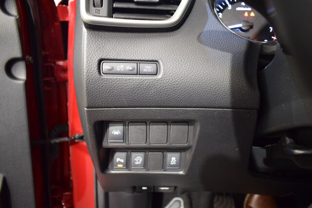 NISSAN Qashqai 2016 DIG-T 115 Business 360 2WD 6M/T E6 17" Leather* Nahkasisusta, peruutuskamera*