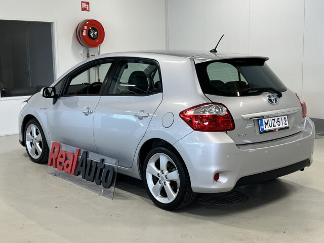 TOYOTA Auris 2010 1,8 HSD Hybrid Premium *KORKOTARJOUS 2,99% *Nahka/Alcantara *Kamera *2x uudet renkaat *Xenon *Navi