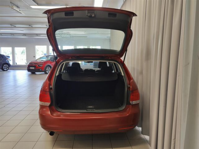 VOLKSWAGEN Golf 2010 Variant Comfortline 1,2 TSI 77 kW (105 hv) Bluemotion Technology
