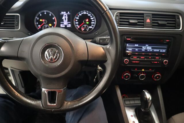 VOLKSWAGEN Jetta 2012 Comfortline 1,4 TSI 90 kW (122 hv) DSG-automaatti