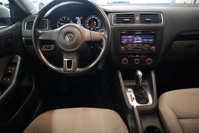 VOLKSWAGEN Jetta 2012 Comfortline 1,4 TSI 90 kW (122 hv) DSG-automaatti