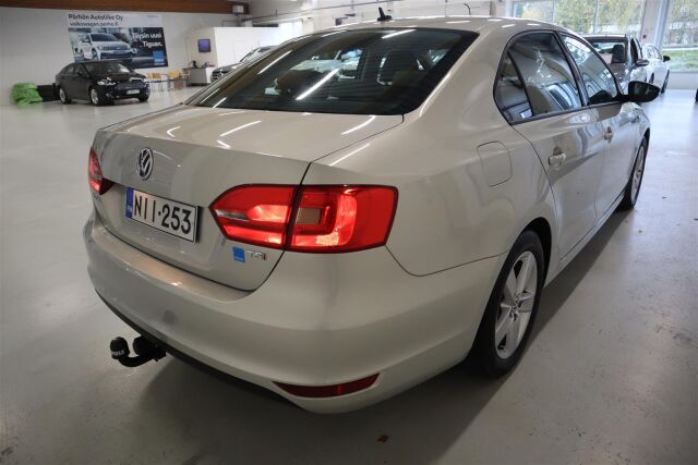 VOLKSWAGEN Jetta 2012 Comfortline 1,4 TSI 90 kW (122 hv) DSG-automaatti