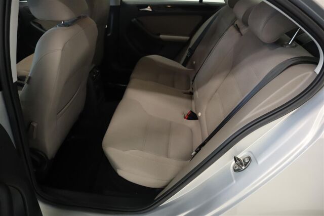 VOLKSWAGEN Jetta 2012 Comfortline 1,4 TSI 90 kW (122 hv) DSG-automaatti