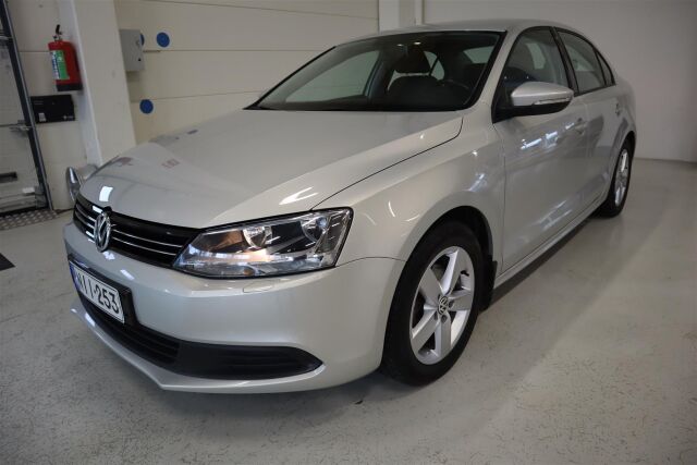 VOLKSWAGEN Jetta 2012 Comfortline 1,4 TSI 90 kW (122 hv) DSG-automaatti