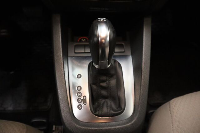VOLKSWAGEN Jetta 2012 Comfortline 1,4 TSI 90 kW (122 hv) DSG-automaatti