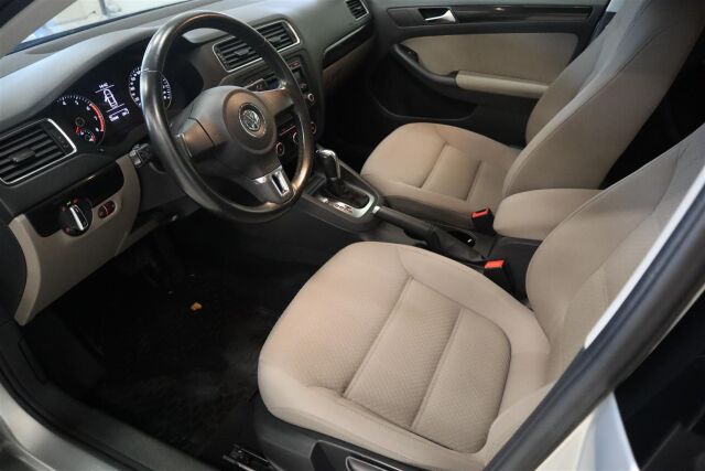 VOLKSWAGEN Jetta 2012 Comfortline 1,4 TSI 90 kW (122 hv) DSG-automaatti