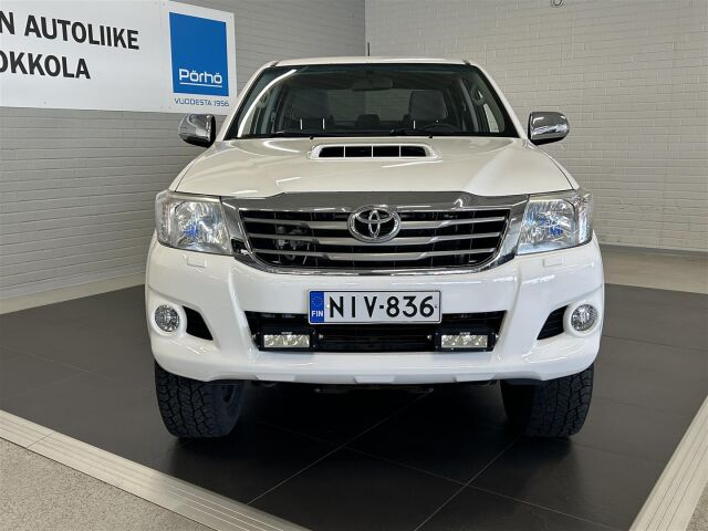 TOYOTA Hilux 2012 Double Cab 2,5 D-4D 4WD 144 SR, 5hlö kakskäyttöauto! Todella vähän ajettu yksilö! 1-omisteinen!