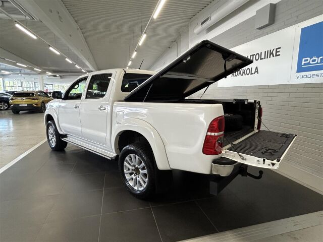 TOYOTA Hilux 2012 Double Cab 2,5 D-4D 4WD 144 SR, 5hlö kakskäyttöauto! Todella vähän ajettu yksilö! 1-omisteinen!