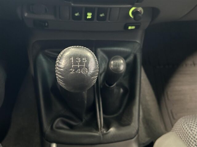 TOYOTA Hilux 2012 Double Cab 2,5 D-4D 4WD 144 SR, 5hlö kakskäyttöauto! Todella vähän ajettu yksilö! 1-omisteinen!