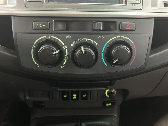 TOYOTA Hilux 2012 Double Cab 2,5 D-4D 4WD 144 SR, 5hlö kakskäyttöauto! Todella vähän ajettu yksilö! 1-omisteinen!