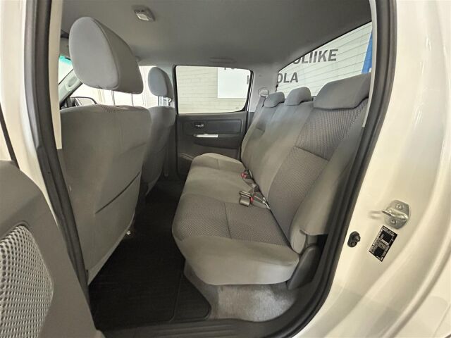 TOYOTA Hilux 2012 Double Cab 2,5 D-4D 4WD 144 SR, 5hlö kakskäyttöauto! Todella vähän ajettu yksilö! 1-omisteinen!