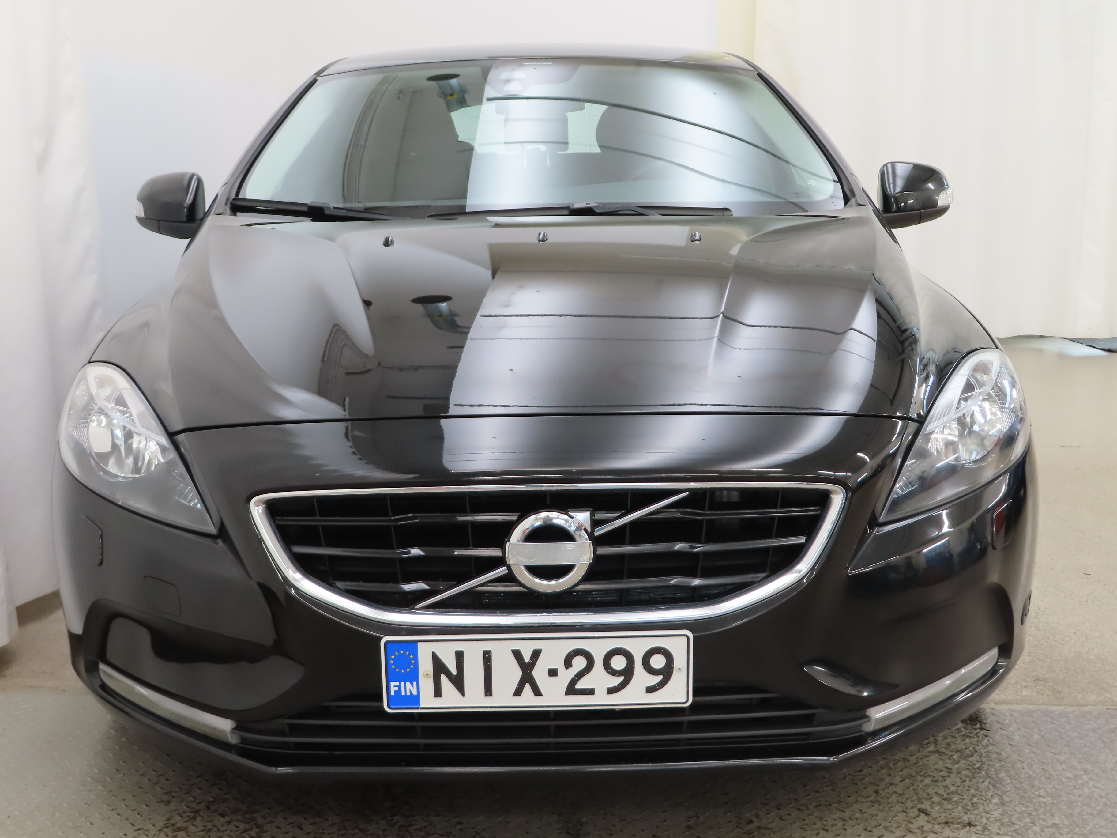 Volvo V40 T3 Kinetic 2012, photo 2/11
